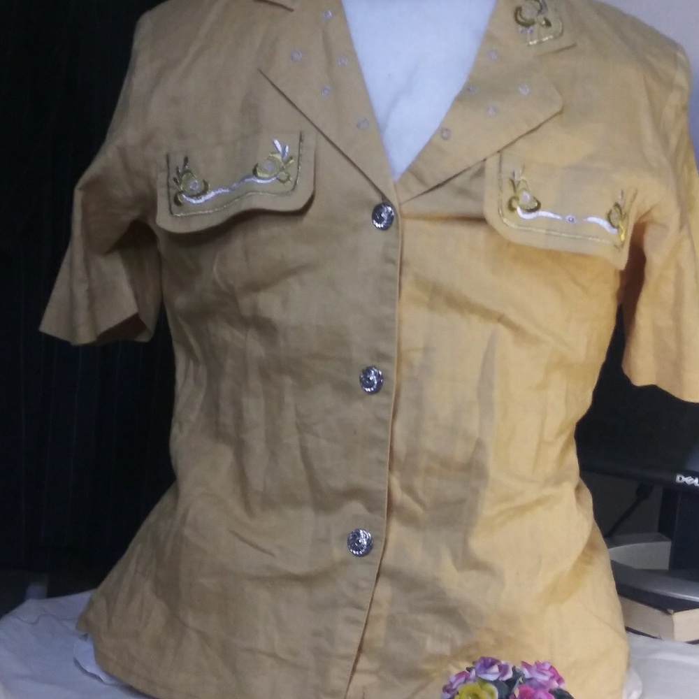 Embroidery blouse with Short Sleeve by Jennifer Eden